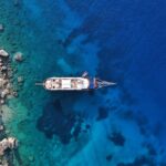 Duerme bajo la aurora boreal en un iglú de cristal »